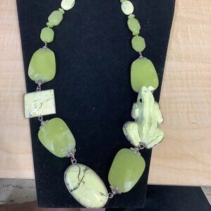 RARE Beautiful Amy Kahn Russell 22" Carved Stone Frog Necklace B
